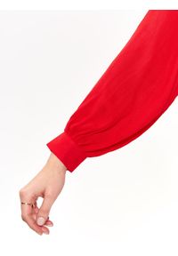 TOP SECRET - Luźna bluzka z falbaną. Kolor: czerwony. Materiał: tkanina. Długość rękawa: długi rękaw. Długość: długie. Sezon: wiosna, lato #3