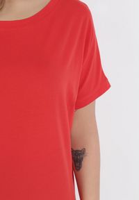 Born2be - Czerwony T-shirt Ammi. Kolor: czerwony. Materiał: bawełna, dzianina, elastan. Długość rękawa: krótki rękaw. Długość: krótkie #3