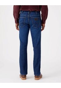 Wrangler - WRANGLER GREENSBORO MĘSKIE SPODNIE JEANSOWE THESE DAYS W15Q7423C 112320206 #4