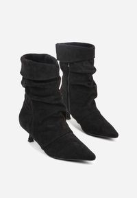 Renee - Czarne Botki do Kostki na Kaczuszce z Marszczoną Cholewką Rasela. Kolor: czarny. Materiał: zamsz. Szerokość cholewki: normalna. Obcas: na szpilce. Styl: boho. Wysokość obcasa: niski #7