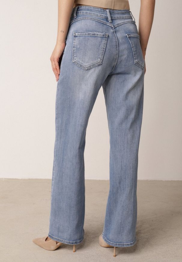 Born2be - Niebieskie Szerokie Jeansy z Bawełny z Wysokim Stanem Berinielle. Okazja: na co dzień. Stan: podwyższony. Kolor: niebieski. Styl: elegancki, casual, klasyczny