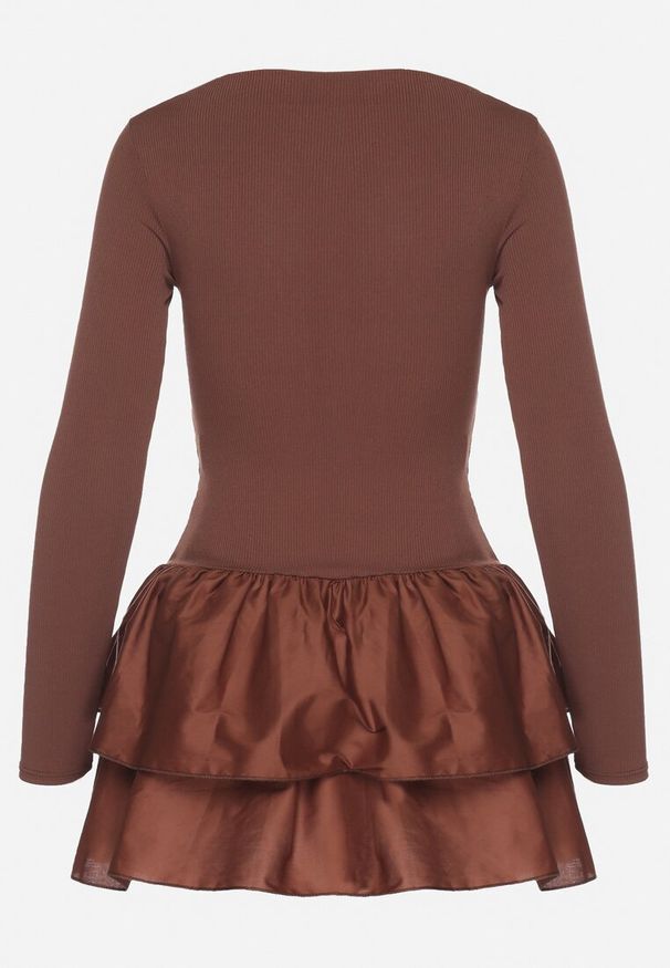 Born2be - Brązowa Rozkloszowana Sukienka z Długim Rękawem i Falbanką Reonaria. Okazja: na co dzień. Kolor: brązowy. Długość rękawa: długi rękaw. Styl: casual, elegancki
