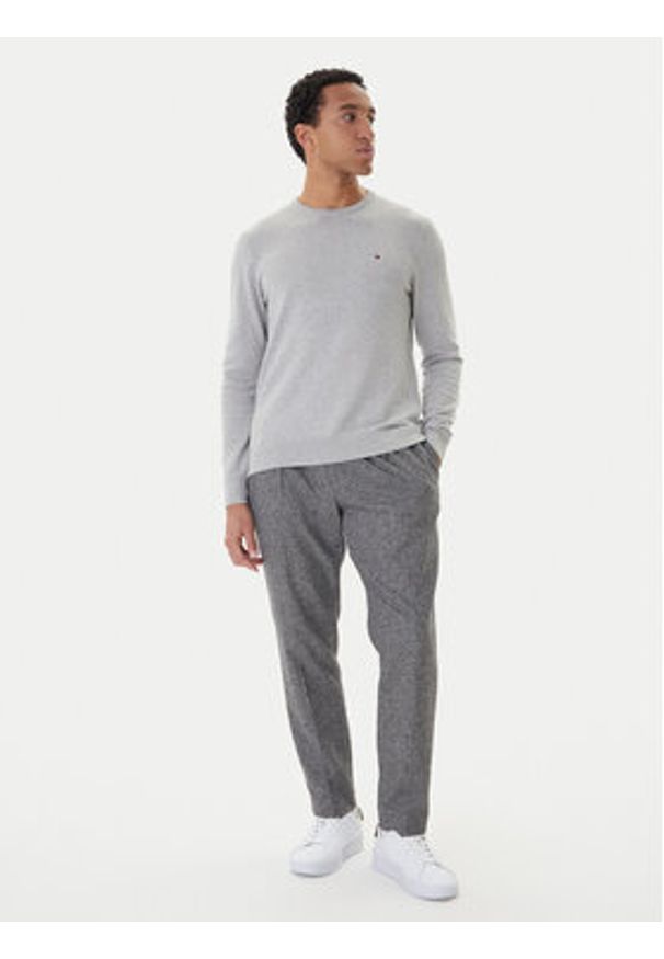 TOMMY HILFIGER - Tommy Hilfiger Sweter Essential Ssnl MW0MW39999 Szary Regular Fit. Kolor: szary. Materiał: bawełna