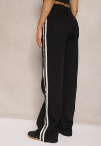 Renee - Czarne Jeansy High Waist o Szerokim Kroju z Ozdobnymi Lampasami Ulivira. Okazja: na co dzień. Stan: podwyższony. Kolor: czarny. Styl: elegancki, casual #3