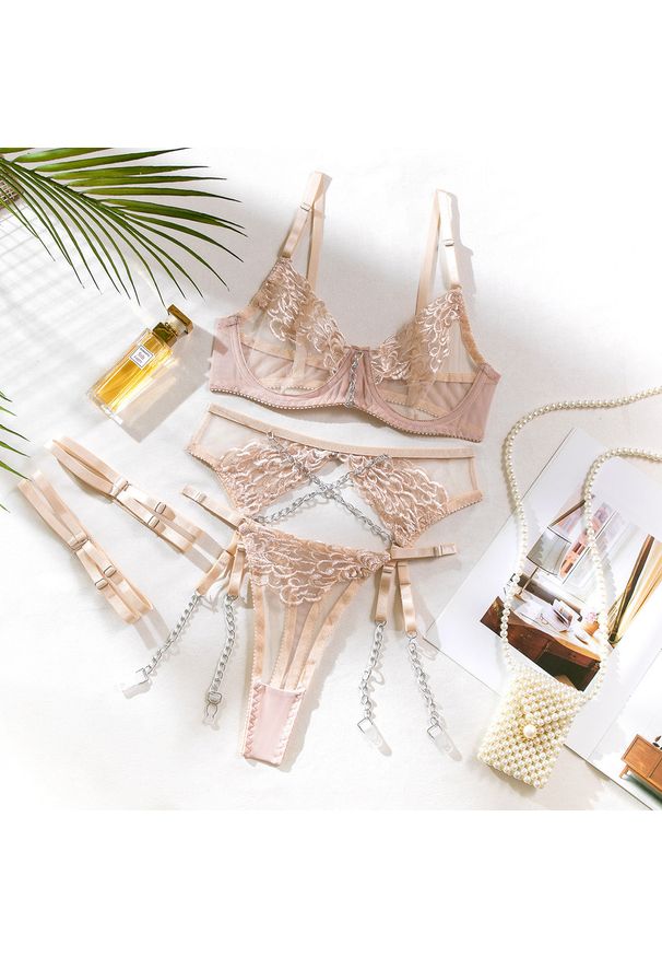 Intica - Komplet bielizny z koronką i łańcuszkami Clovis. Kolor: beżowy. Materiał: koronka. Wzór: koronka