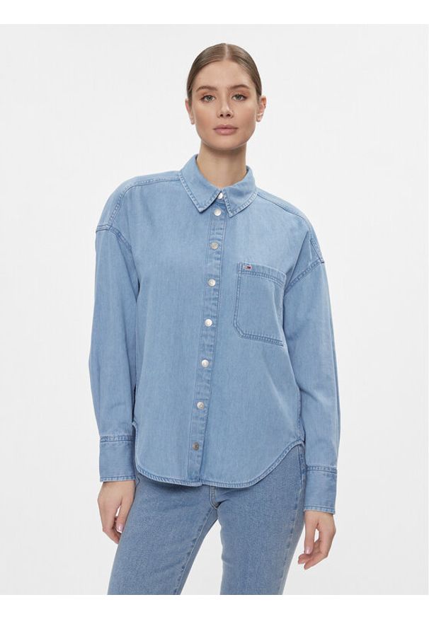 Tommy Jeans Koszula jeansowa DW0DW17355 Niebieski Oversize. Kolor: niebieski. Materiał: bawełna