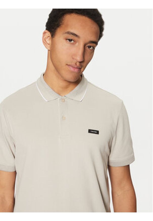 Calvin Klein Polo K10K114141 Beżowy Regular Fit. Typ kołnierza: polo. Kolor: beżowy. Materiał: bawełna