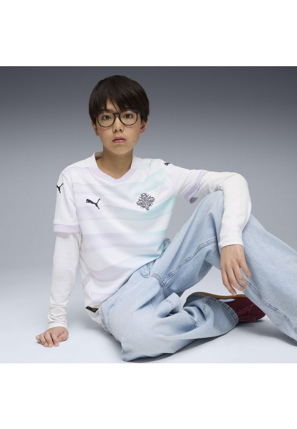 Puma - Młodzieżowa koszulka wyjazdowa reprezentacji Islandii kobiet 2025 PUMA. Kolor: wielokolorowy, niebieski, biały. Sport: piłka nożna