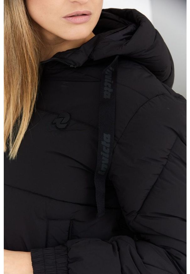 Invicta - INVICTA Czarna puchowa kurtka damska Isidore z kapturem, Rozmiar L. Typ kołnierza: kaptur. Kolor: czarny. Materiał: puch