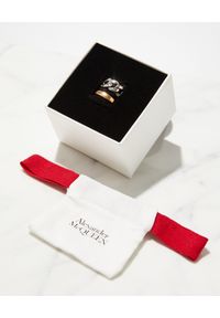 Alexander McQueen - ALEXANDER MCQUEEN - Pierścień z logo. Materiał: pozłacane, z mosiądzu. Kolor: srebrny #4