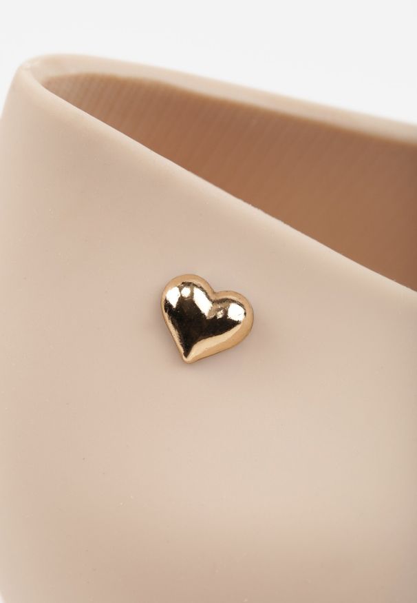 Born2be - Beżowe Balerinki Laimeda. Nosek buta: okrągły. Zapięcie: bez zapięcia. Kolor: beżowy. Materiał: guma. Wzór: aplikacja. Obcas: na koturnie