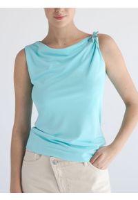 Reserved - Bluzka z ozdobną aplikacją - niebieski. Kolor: niebieski. Materiał: dzianina. Wzór: aplikacja #1