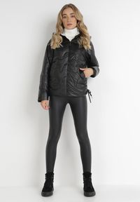 Born2be - Czarna Kurtka Ocyporena. Kolor: czarny. Materiał: tkanina. Wzór: aplikacja #5