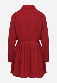 Born2be - Bordowa Asymetryczna Sukienka o Koszulowym Kroju z Gumką w Talii Elodina. Kolor: czerwony. Długość rękawa: długi rękaw. Typ sukienki: asymetryczne, koszulowe. Styl: sportowy, elegancki #5