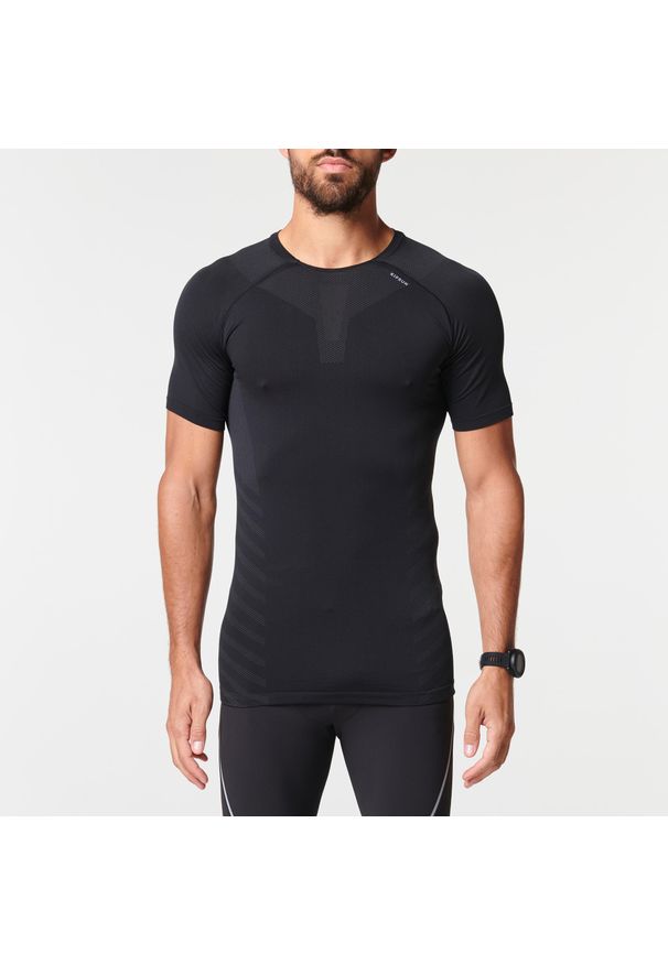 KIPRUN - Koszulka do biegania męska Kiprun Skincare. Kolor: czarny. Materiał: poliamid, elastan, poliester, materiał. Sport: fitness