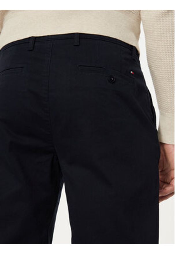 TOMMY HILFIGER - Tommy Hilfiger Chinosy Denton MW0MW37873 Granatowy Slim Fit. Kolor: niebieski. Materiał: bawełna