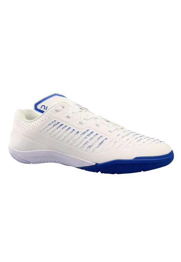 KIPSTA - Buty do piłki nożnej halowej Kipsta Futsal Ginka 500. Kolor: niebieski, wielokolorowy, biały. Materiał: syntetyk, poliester, kauczuk. Wzór: gładki. Sport: piłka nożna