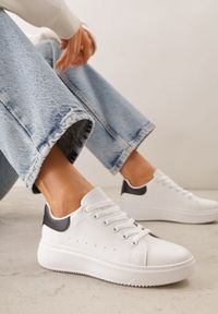 Born2be - Biało-Czarne Sznurowane Sneakersy o Klasycznym Fasonie na Grubej Podeszwie Cataria. Okazja: na co dzień, na spotkanie biznesowe. Zapięcie: sznurówki. Kolor: biały. Materiał: jeans, bawełna #6