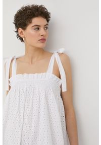 Bruuns Bazaar sukienka bawełniana kolor biały midi rozkloszowana. Kolor: biały. Materiał: bawełna. Długość rękawa: na ramiączkach. Typ sukienki: rozkloszowane. Długość: midi #5