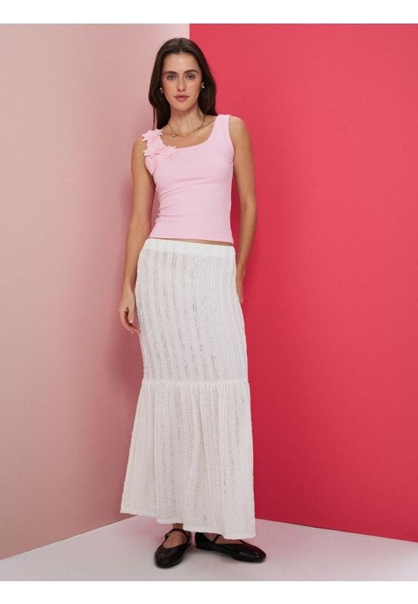Sinsay - Strukturalna spódnica maxi z falbaną - kremowy. Kolor: kremowy