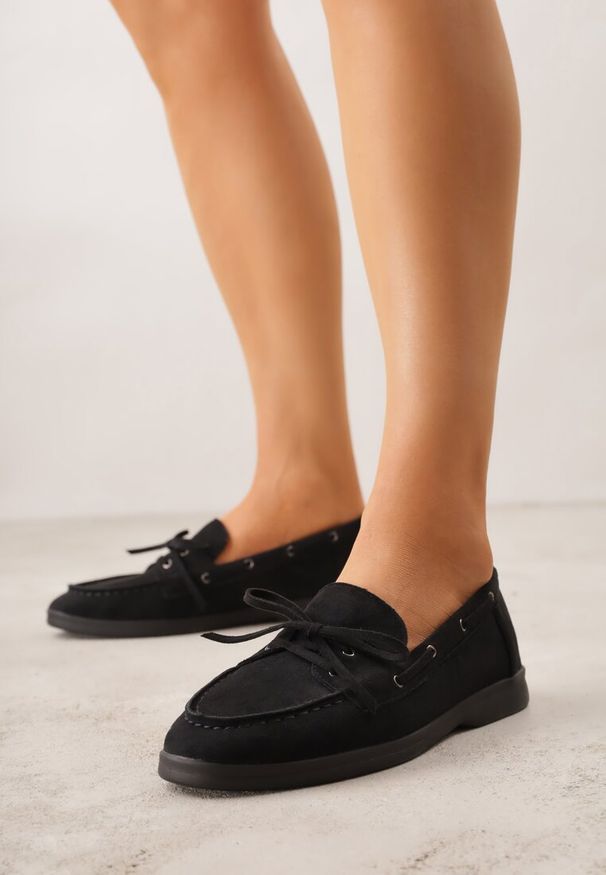 Renee - Czarne Mokasyny ze Sznurkiem i Kokardą Samiphia. Okazja: na co dzień. Kolor: czarny. Materiał: jeans. Styl: casual, elegancki