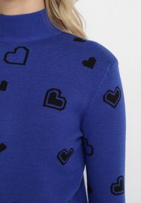 Born2be - Granatowy Sweter z Golfem z Wzorem w Serduszka Nudamia. Typ kołnierza: golf. Kolor: niebieski. Sezon: jesień, zima #4