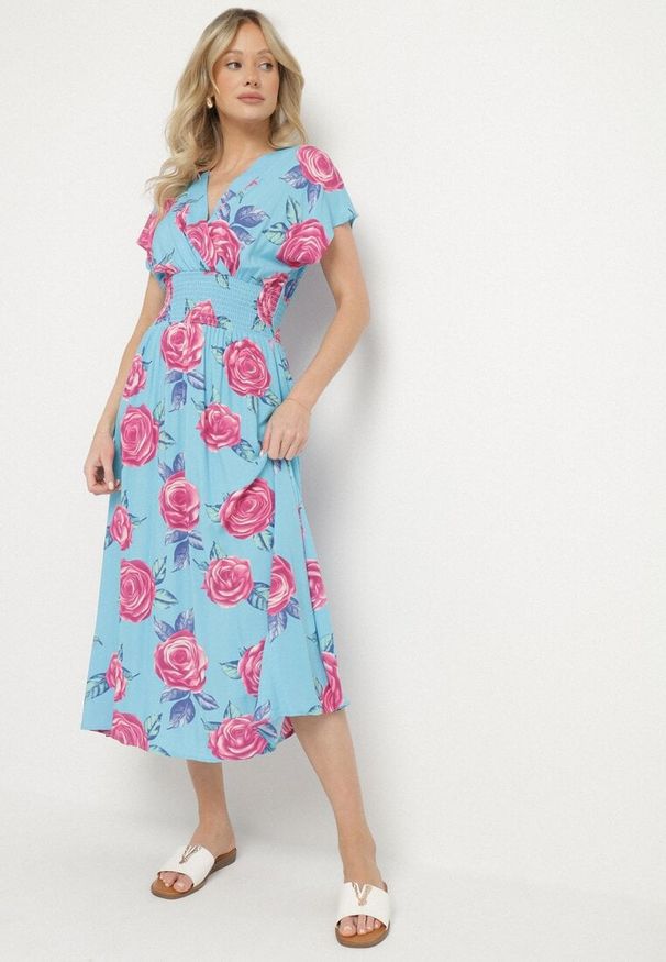 Born2be - Niebieska Kopertowa Sukienka z Bawełną w Kwiaty Tdivana. Okazja: na spacer. Typ kołnierza: dekolt w kształcie V. Kolor: niebieski. Materiał: bawełna. Wzór: kwiaty. Sezon: wiosna, lato. Typ sukienki: kopertowe. Styl: elegancki