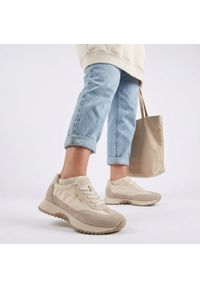 Big-Star - Sneakersy damskie Big Star, cholewka ze skóry naturalnej z klasycznym sznurowaniem i płaską podeszwą, beżowe, TT274512. Okazja: na co dzień. Zapięcie: sznurówki. Kolor: beżowy. Materiał: skóra. Szerokość cholewki: normalna. Obcas: na płaskiej podeszwie #4