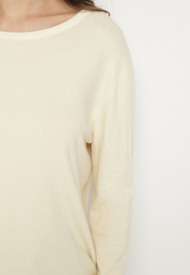 Born2be - Jasnobeżowy Sweter z Kaszmirem i Ściągaczami Sanaliene. Okazja: na co dzień. Kolor: beżowy. Materiał: kaszmir. Styl: elegancki, casual