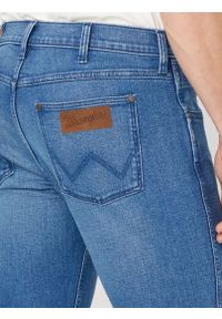 Wrangler - WRANGLER GREENSBORO MĘSKIE SPODNIE JEANSOWE JEANSY EASY DAYS W15QHN42M