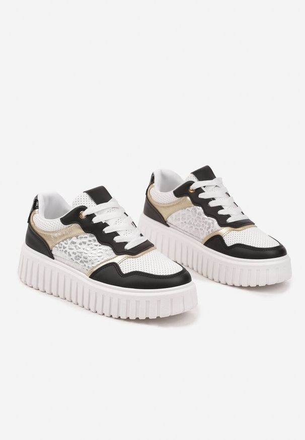 Born2be - Czarno-Białe Sneakersy na Tłoczonej Podeszwie ze Zdobieniami w Panterkę Gerraza. Okazja: na co dzień. Zapięcie: sznurówki. Kolor: czarny. Materiał: jeans. Wzór: aplikacja, motyw zwierzęcy