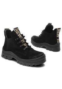 DAMISS - Czarne Botki Damiss Wygodne Buty Damskie. Okazja: na uczelnię, na spacer. Kolor: czarny. Materiał: skóra, welur. Szerokość cholewki: normalna. Wzór: nadruk. Styl: elegancki #8