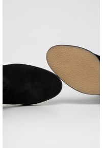 Wojas - Botki zamszowe. Nosek buta: okrągły. Kolor: czarny. Materiał: zamsz. Szerokość cholewki: normalna. Wysokość obcasa: bez obcasa, niski #3