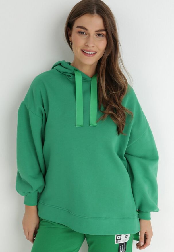 Born2be - Zielona Bluza Oversize z Kapturem Kulsum. Typ kołnierza: kaptur. Kolor: zielony. Materiał: tkanina, bawełna. Długość: długie. Wzór: gładki, jednolity