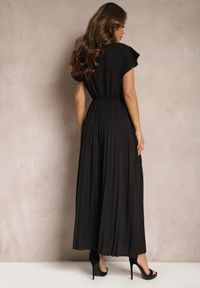 Renee - Czarna Plisowana Sukienka Maxi o Rozkloszowanym Kroju z Kopertowym Dekoltem Ofilva. Kolor: czarny. Typ sukienki: kopertowe. Styl: elegancki. Długość: maxi #4