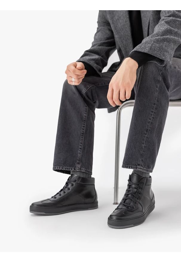 Ryłko - Czarne sportowe trzewiki. Okazja: na co dzień. Zapięcie: sznurówki. Kolor: czarny. Materiał: skóra. Styl: sportowy