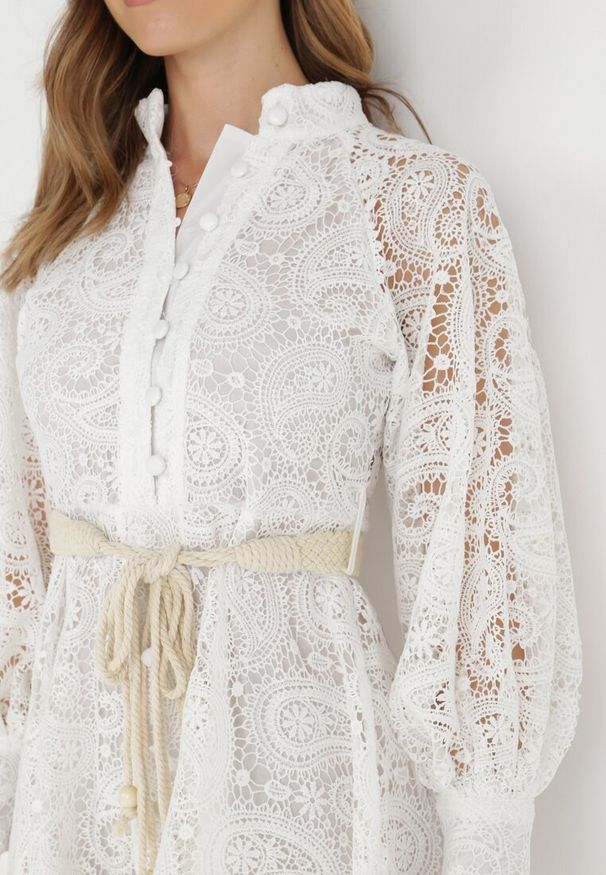 Born2be - Biała Sukienka Rhenitrite. Kolor: biały. Materiał: koronka. Wzór: aplikacja. Sezon: lato. Typ sukienki: rozkloszowane. Styl: klasyczny. Długość: mini