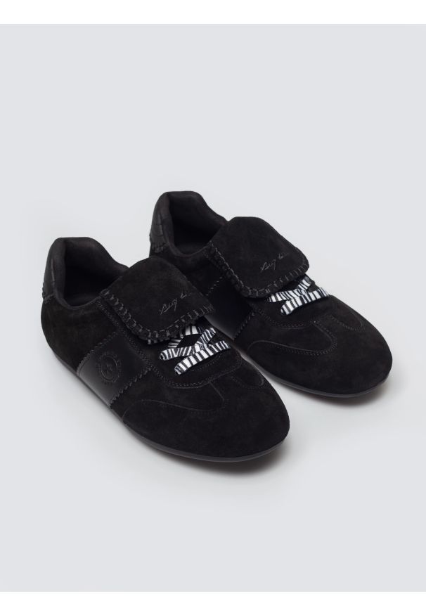 Big-Star - Sneakersy damskie ze skóry naturalnej czarne TT274688 906. Okazja: na spacer, na co dzień. Nosek buta: okrągły. Kolor: czarny. Materiał: skóra. Szerokość cholewki: normalna. Sport: turystyka piesza