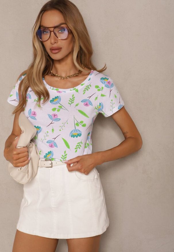 Renee - Biało-Zielony T-shirt z Bawełny z Nadrukiem Zarive. Okazja: na co dzień. Kolor: biały. Materiał: bawełna. Wzór: nadruk. Styl: casual
