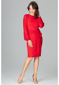 Lenitif - Elegancka sukienka z półprzezroczystą górą i rękawami czerwona. Typ kołnierza: kokarda. Kolor: czerwony. Długość rękawa: długi rękaw. Styl: elegancki #4