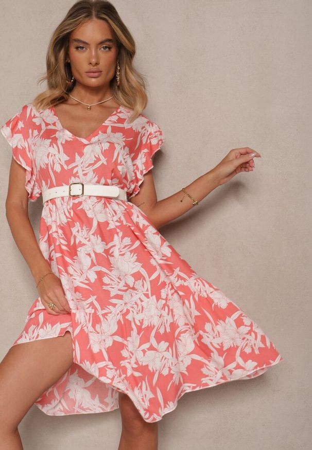 Renee - Różowa Kwiatowa Rozkloszowana Sukienka z Bawełny Liravira. Okazja: na co dzień, na imprezę, na spacer. Kolor: różowy. Materiał: bawełna. Długość rękawa: krótki rękaw. Wzór: kwiaty. Sezon: lato. Typ sukienki: rozkloszowane. Styl: casual, elegancki