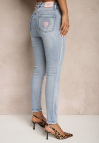 Renee - Niebieskie Jeansy Slim High Waist z Haftem na Tylnej Kieszeni Adinaria. Okazja: na co dzień. Stan: podwyższony. Kolor: niebieski. Wzór: haft. Styl: elegancki, casual #5
