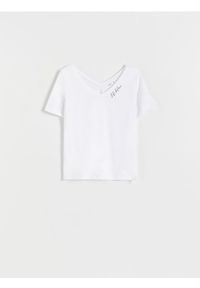 Reserved - T-shirt regular z nadrukiem - biały. Kolor: biały. Materiał: bawełna. Wzór: nadruk