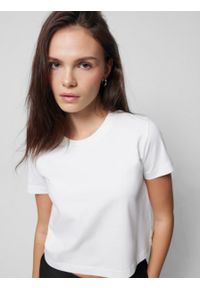 outhorn - T-shirt crop gładki damski - złamana biel. Materiał: materiał, bawełna, dzianina. Wzór: gładki