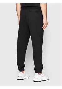 Calvin Klein Jeans Spodnie dresowe J30J320590 Czarny Regular Fit. Kolor: czarny. Materiał: bawełna #4