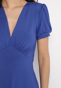 Born2be - Niebieska Sukienka Rozkloszowana z Wiskozą z Poduszkami w Ramionach Awerla. Okazja: na co dzień. Typ kołnierza: dekolt w kształcie V. Kolor: niebieski. Materiał: wiskoza. Długość rękawa: krótki rękaw. Styl: klasyczny, casual, elegancki #6