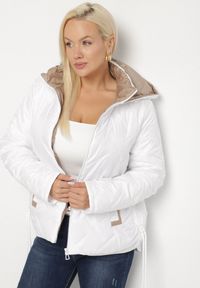 Born2be - Biała Pikowana Kurtka z Odpinanym Kapturem Falenea. Okazja: na co dzień. Kolor: biały. Materiał: jeans. Styl: casual