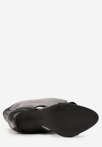 Born2be - Czarne Sandały w Stylu Botków z Ozdobnymi Klamrami Neamerephis. Okazja: na co dzień. Zapięcie: klamry. Kolor: czarny. Materiał: skóra. Wzór: gładki, aplikacja. Styl: casual #6