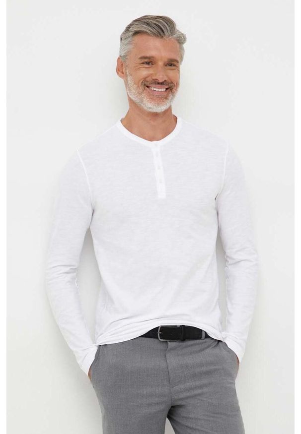 United Colors of Benetton longsleeve bawełniany kolor biały gładki. Kolor: biały. Materiał: bawełna. Długość rękawa: długi rękaw. Długość: krótkie. Wzór: gładki. Styl: klasyczny