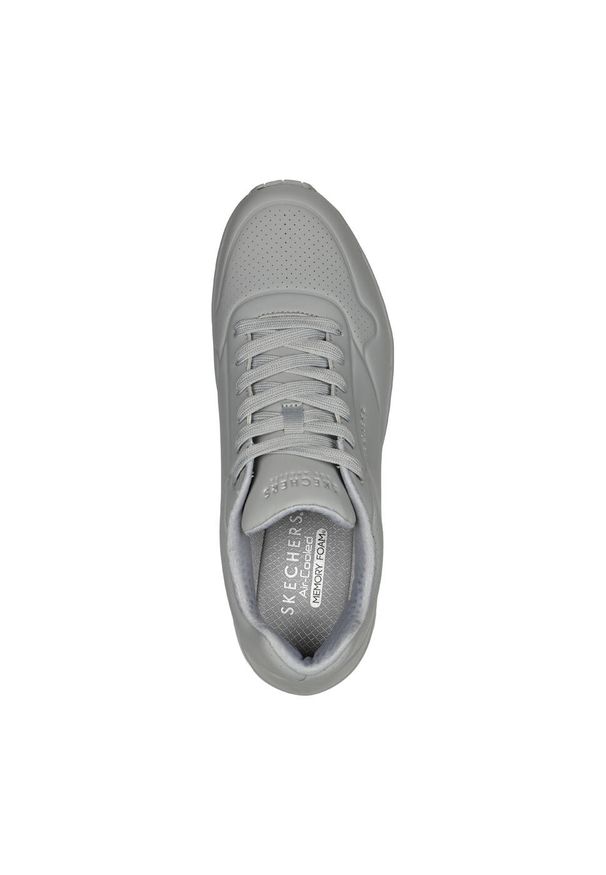 skechers - Buty do chodzenia męskie Skechers Uno Stand On Air. Zapięcie: sznurówki. Kolor: szary. Materiał: materiał, tkanina, syntetyk. Szerokość cholewki: normalna. Sport: turystyka piesza